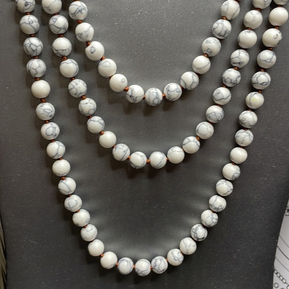 Howlite Hand Knotted 58" Flapper Length Beaded Necklace Gorgeous Vintage - Picture 2 of 14